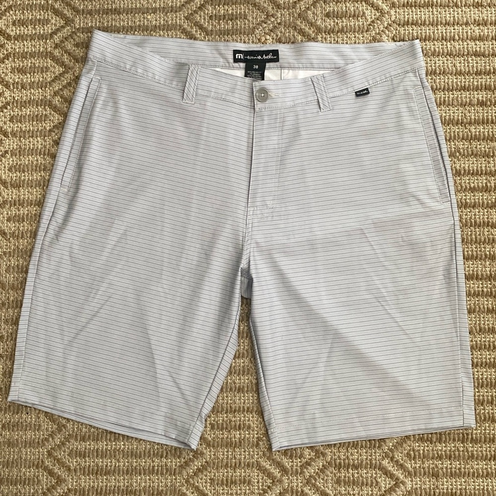 Travis Mathew Hybrid Shorts size 38